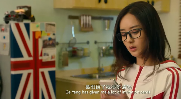 赵丽颖和SMEG冰箱毫无违和